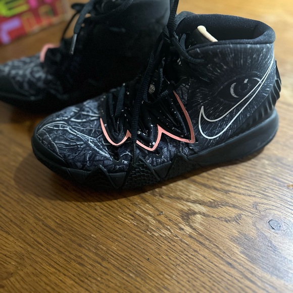 Nike hybrid S2 (GS). Worn for an hour maybe. Excellent condition No wear or tear - Picture 6 of 7